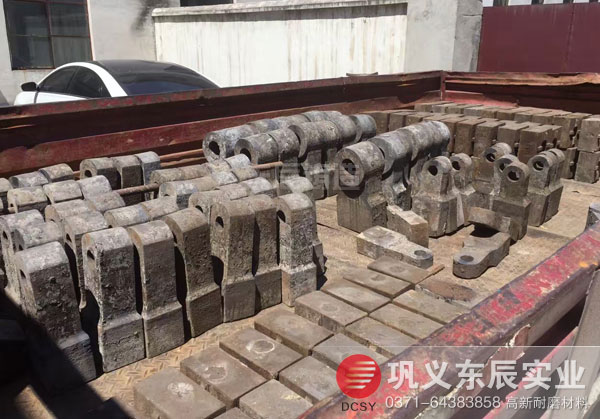 東辰鑄造專注生產高鉻耐磨合金錘頭